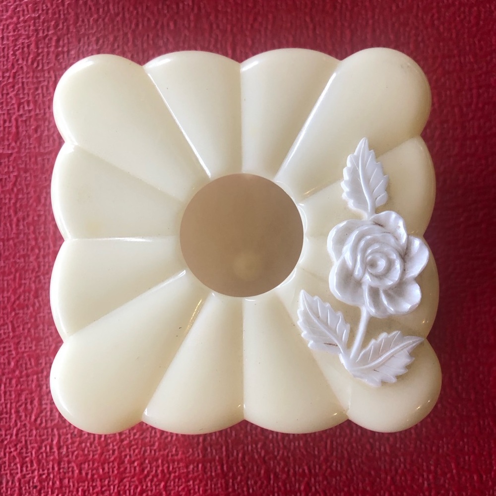💋VINTAGE dispenser cute plastic small dresser box 🦢